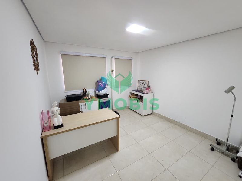 Casa em condomínio com piscina, churrasqueira e 5 vagas de garagem — foto 31 de 52