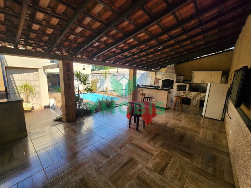 Casa em condomínio com piscina, churrasqueira e 5 vagas de garagem — foto 27 de 52